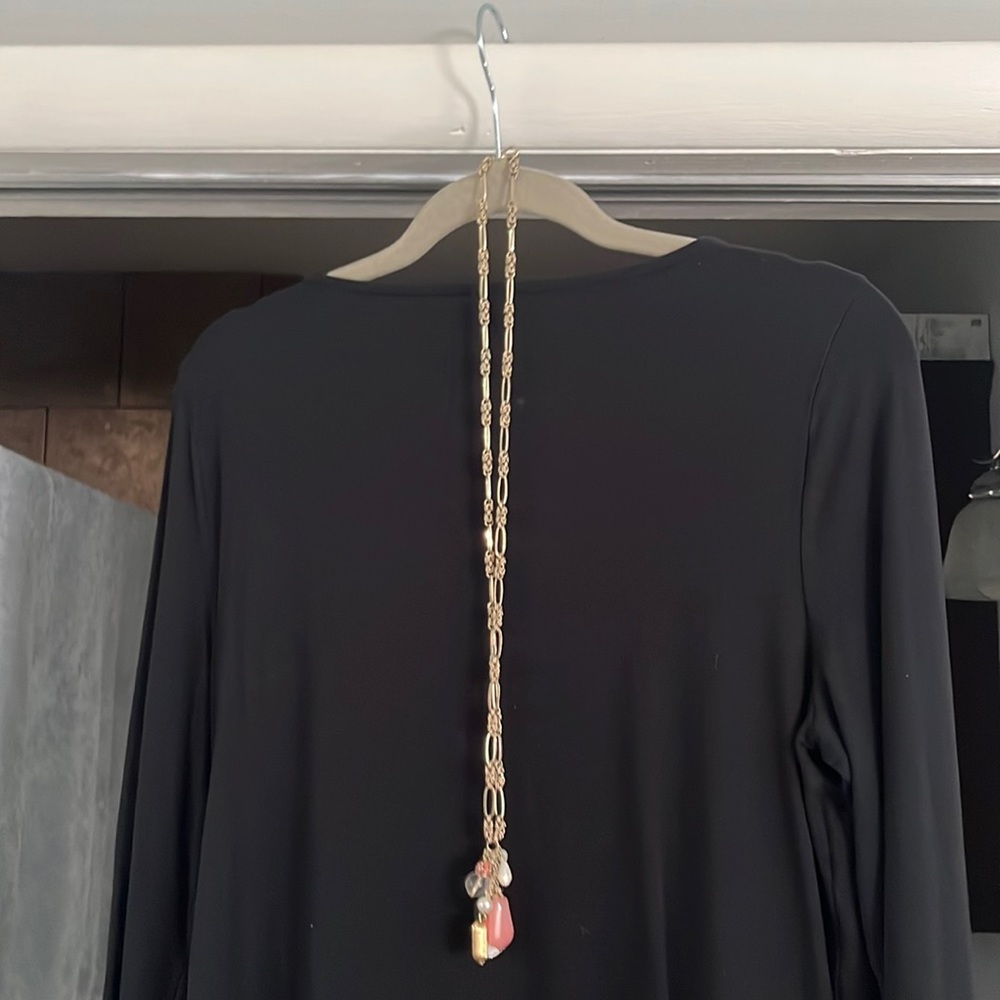 Women’s single strand very long decorative necklace